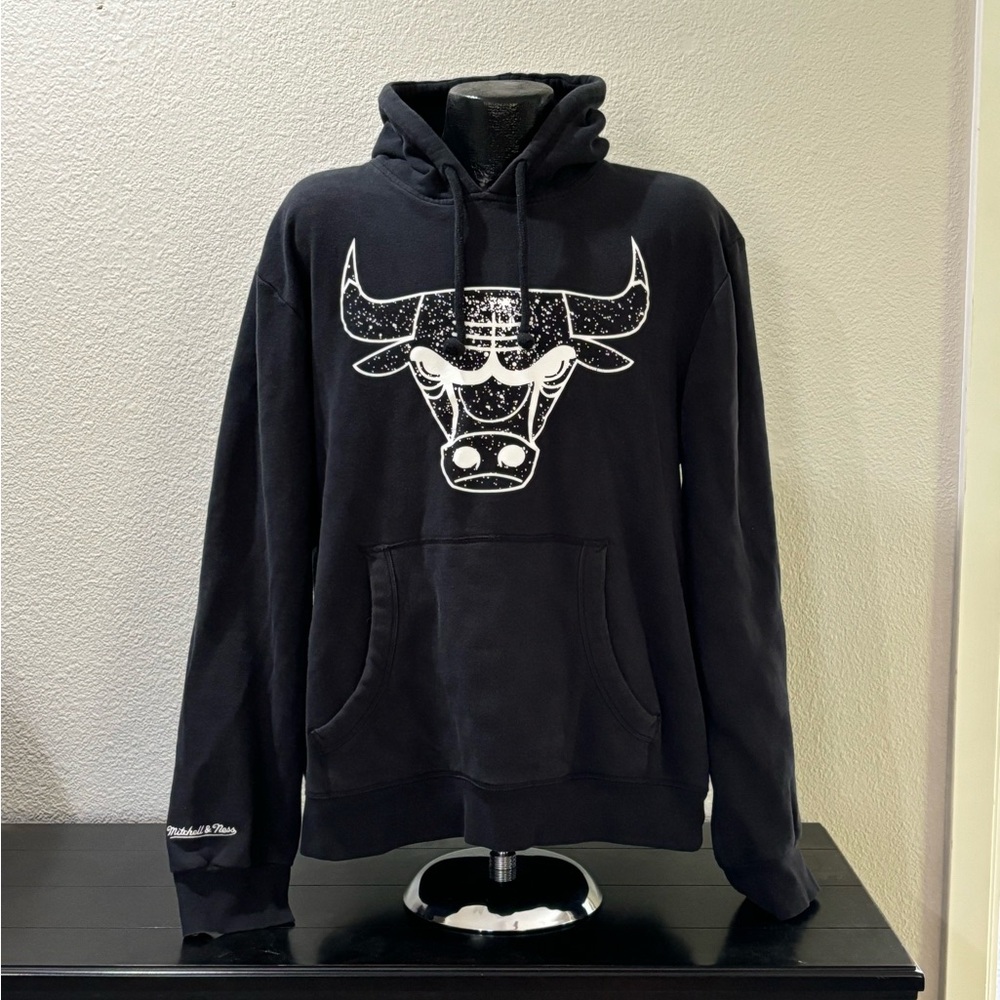 Bulls Hoodie by Mitchell and Ness. Size 2XL